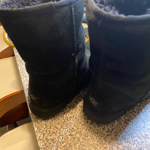 Short ugg boot - Picture 3 of 4